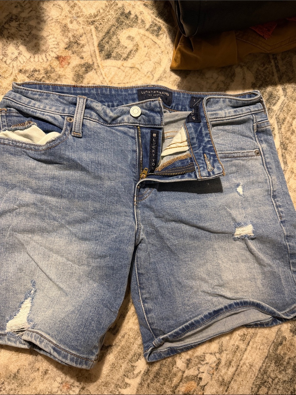 Lucky Brand shorts 🍀